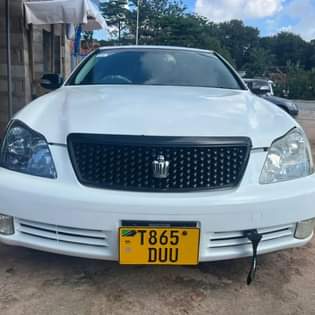 A picture of Toyota crown