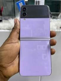 A picture of Samsung z flip 3 5G