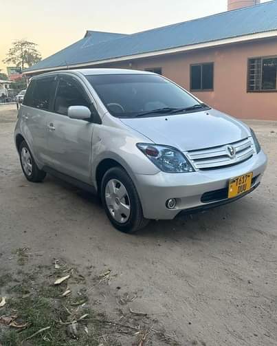 A picture of Toyota ist on sale0768718127