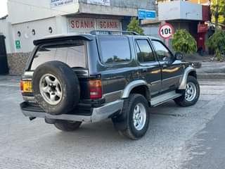 A picture of TOYOTA HILUX SURF