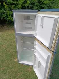 A picture of Samsung fridge double door inagandsha Sana na kupoza vzr haina