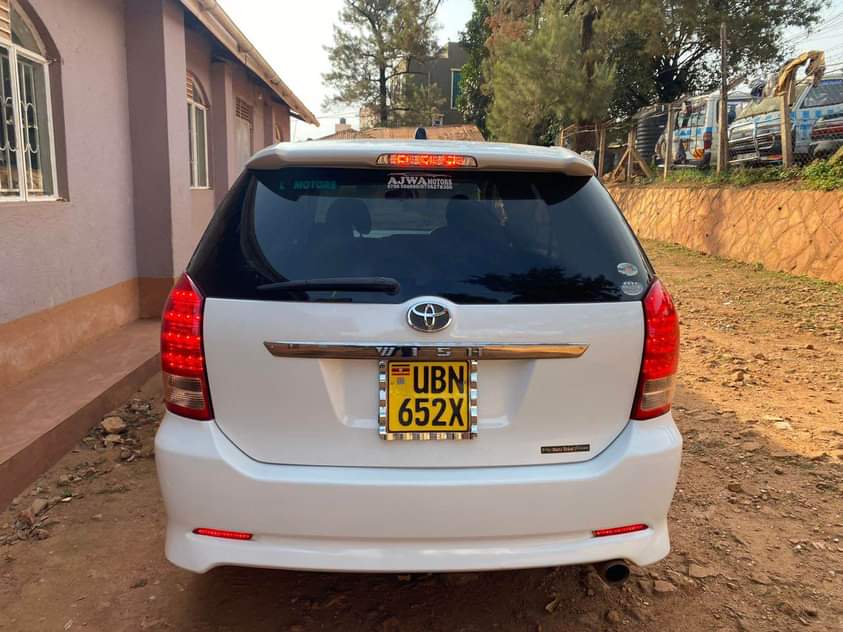 A picture of Toyota wish 22m
