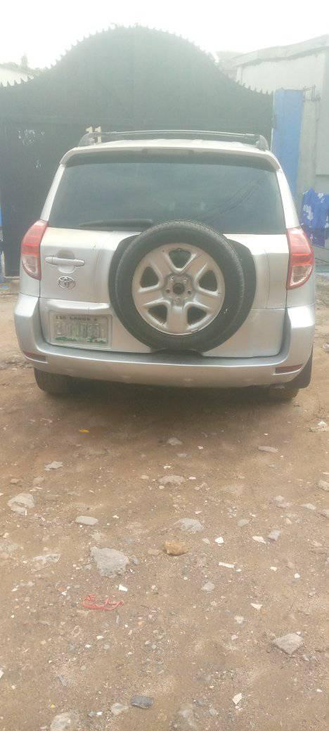 A picture of Toyota RAV4 07 in perfect shape