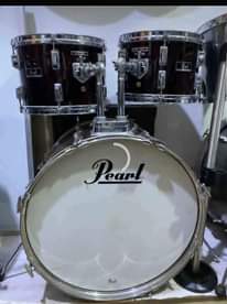 A picture of Drumset