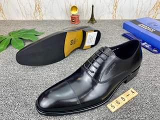 A picture of Shoes men