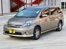 A picture of 2009 Toyota ISIS