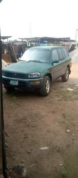 A picture of Toyota RAV4 99 model Engine gear and body working perfectly