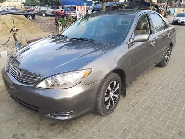A picture of 2004 Toyota Camry painted on the first body with clean