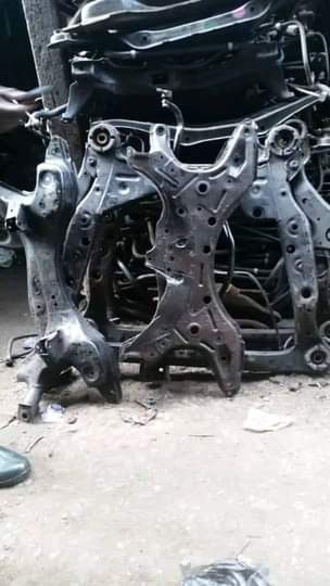 A picture of TOYOTA ENGINE AND UNDERNEATH