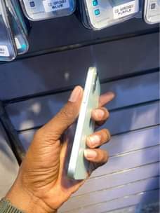 A picture of Iphone 12min