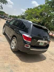 A picture of Extremely clean and sound 2010 Highlander