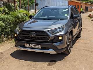 A picture of TOYOTA RAV4 2021