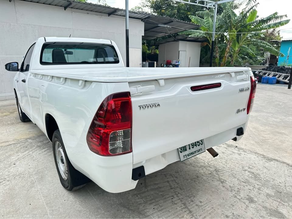 A picture of 2018 Toyota hilux revo 2.4 single cab