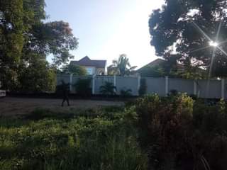 A picture of kiwanja nauza kipo kigamboni ungindoni kilometer moja kutoka main roand