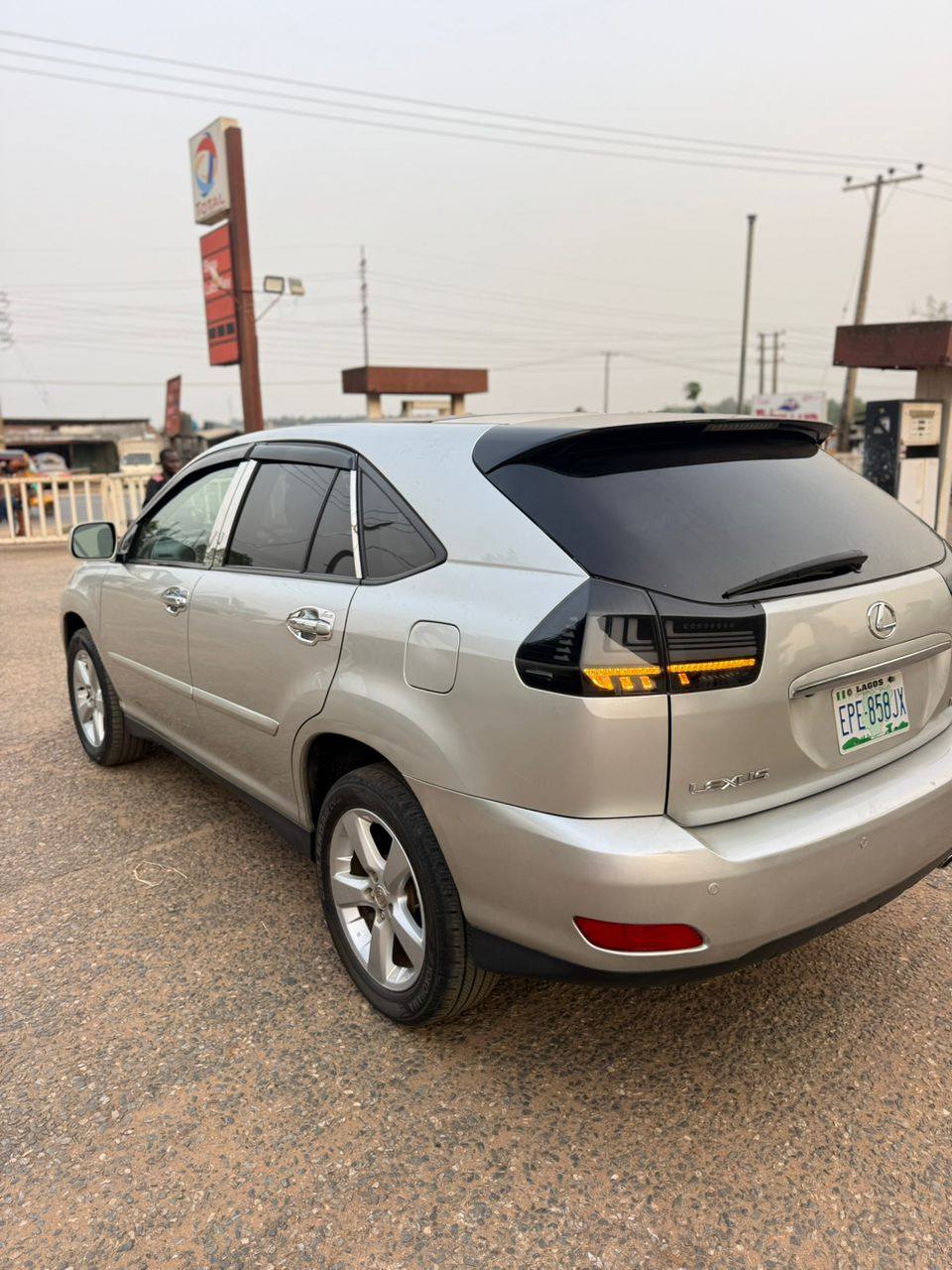 A picture of Lexus rx 330 2006
