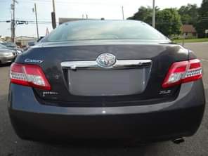 A picture of 2010 Toyota Camry XLE Automatic transmission Keyless entry Leather seat