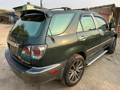A picture of Lexus rx 300