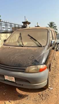 A picture of 2000 Toyota Hiace