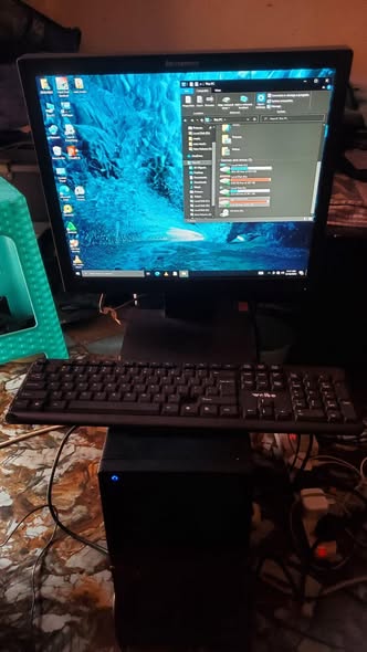A picture of A full set computer