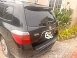 A picture of Neatly used highlander 2009 Pure first body Asking price 5