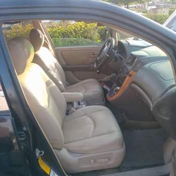 A picture of Lexus Rx300