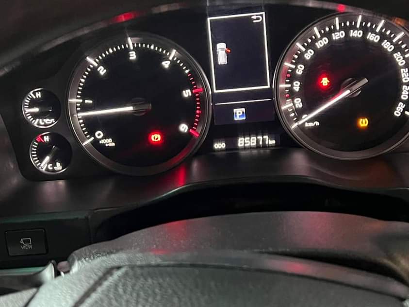 A picture of WhatsApp call 2557 6248 3424 TOYOTA LANDCRUISER 200 SERIES VX