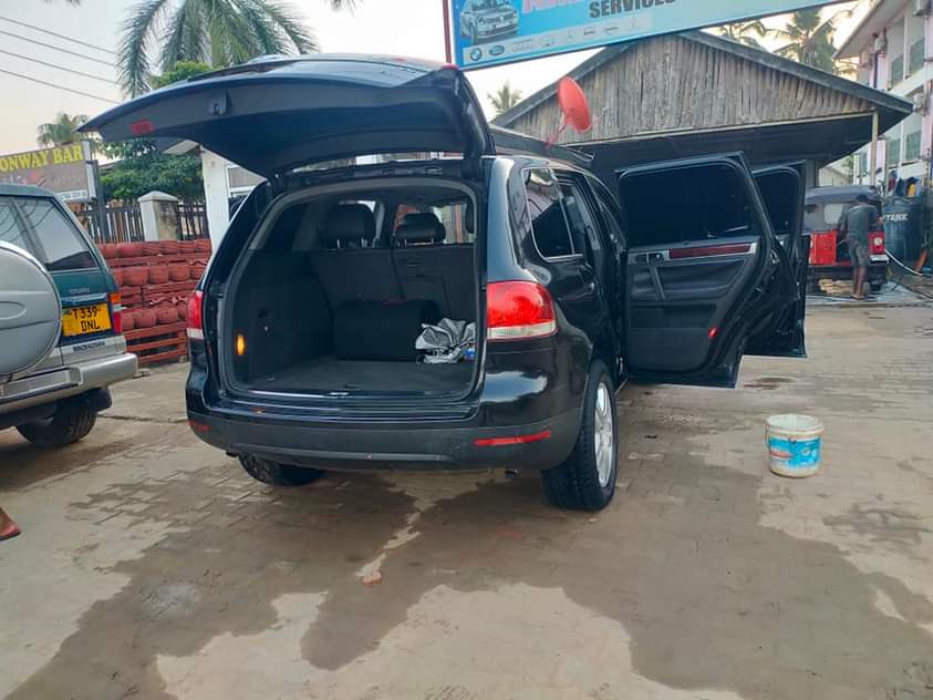 A picture of VW TOUAREG