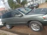 A picture of 04 highlander