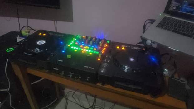 A picture of RANE 62 AND PAIR MK3 1000