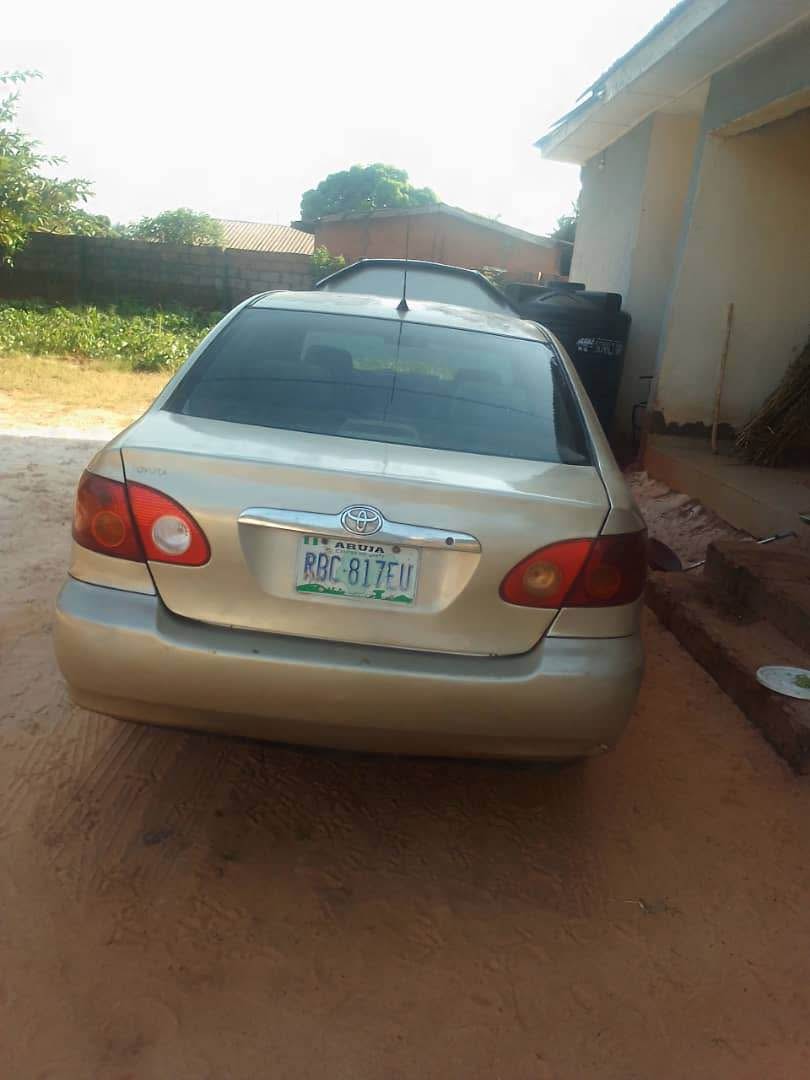 A picture of Toyota Corolla 04