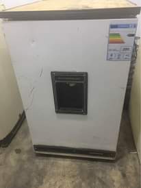 A picture of FRIJI KALII MLANGO MMOJA LINAGANDISHA NA KUPOOOZA BEI 170000 NICHEKI