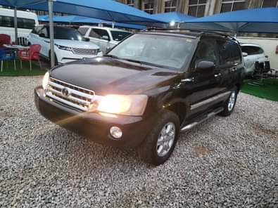 A picture of 2001 Toyota Highlander used but very sound and silent engine