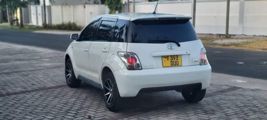 A picture of PRICE MILLION 13 TOYOTA IST Year 2005 Engine 1NZ FE