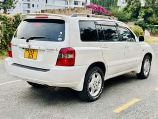 A picture of TOYOTA KLUGGER GOOD NEW FOR SELL 19 5M OR EXCHANGE