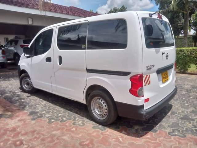 nissan nv200