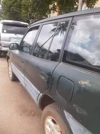 A picture of 1999 Toyota Raw4 3533y