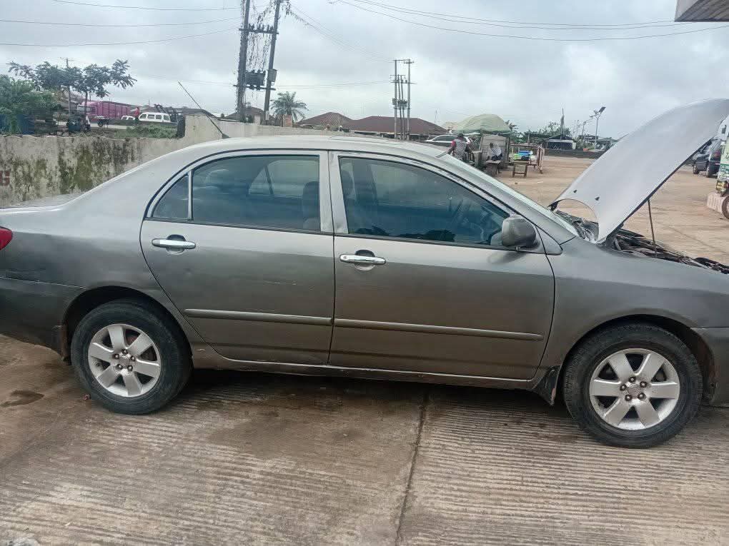 A picture of Toyota corolla 05