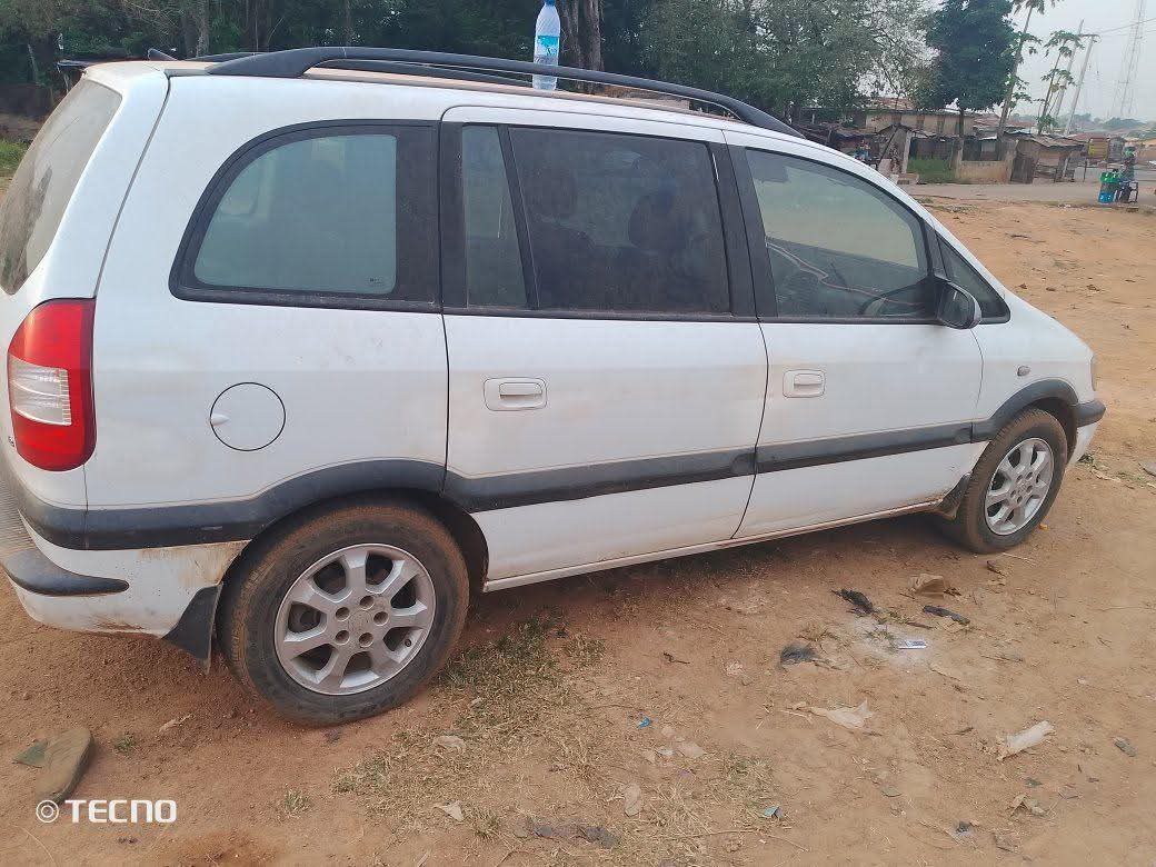 A picture of Opel zafira manual