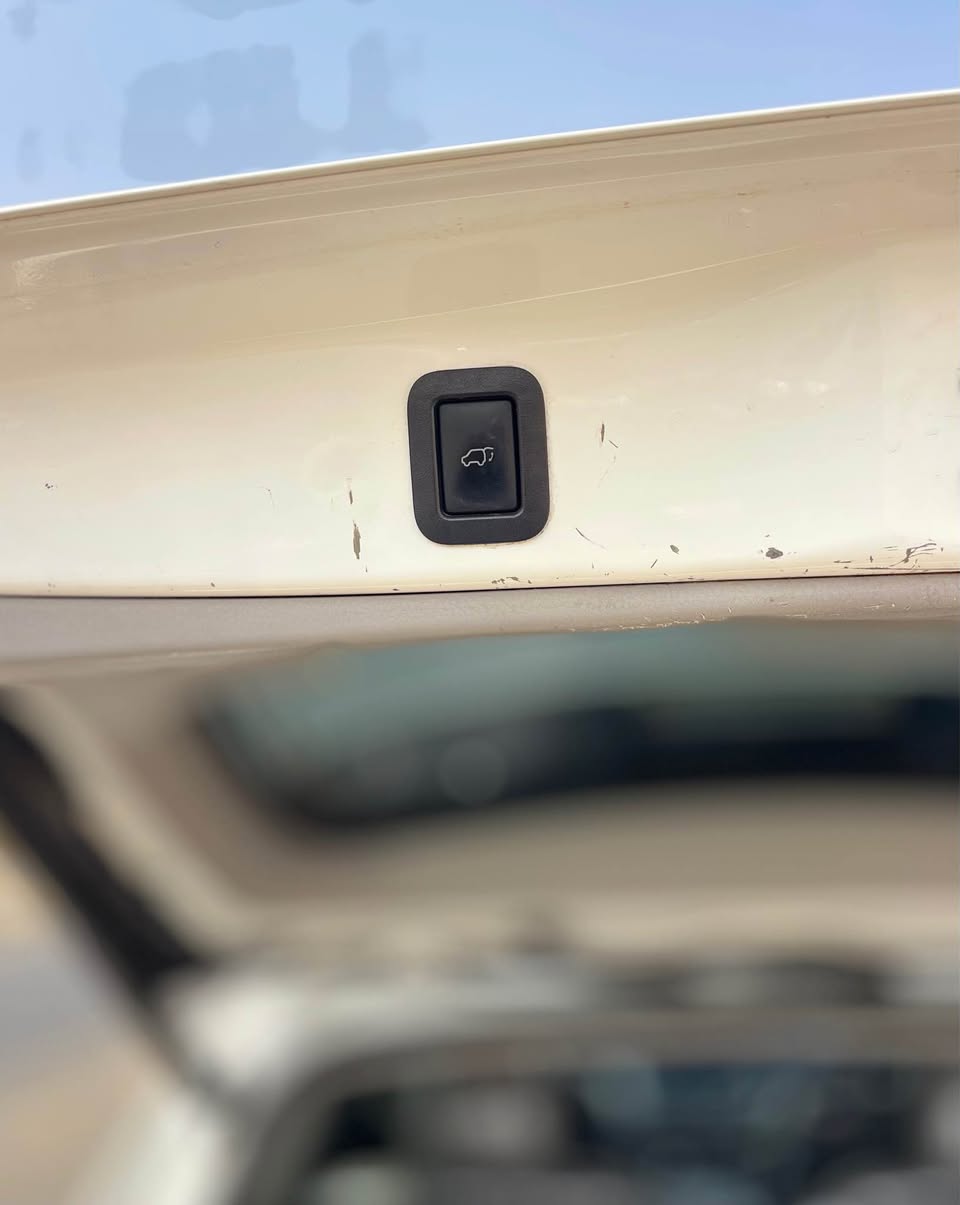 A picture of FOREIGN USED 2019 TOYOTA HIGHLANDER LIMITED 37 000 000 08175232309