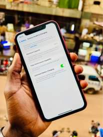 A picture of iPhone XR 64Gb at 530k INSTANT DEAL 