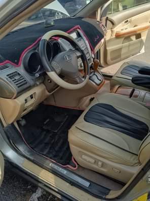 A picture of Clean Lexus Rx330 Smooth engine and gear Ac chilling 5