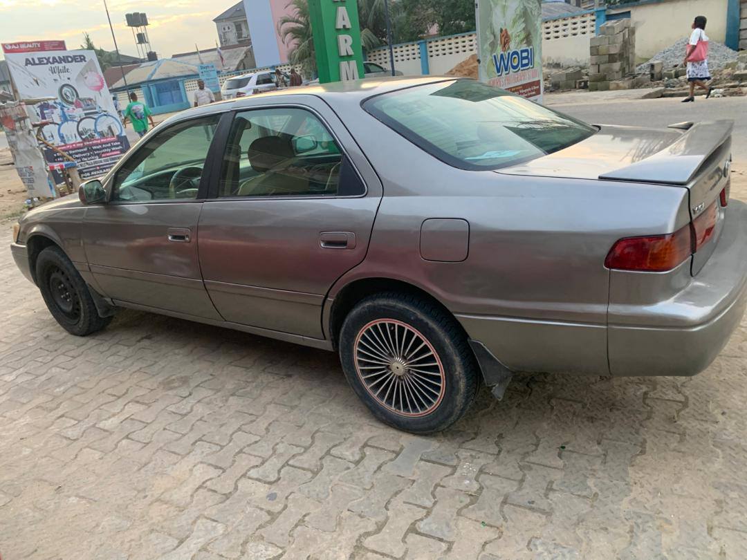 A picture of Toyota Camry tiny big neatly used