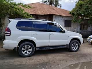 A picture of TOYOTA PRADO 120