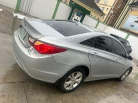 A picture of Hyundai sonata 2011 model