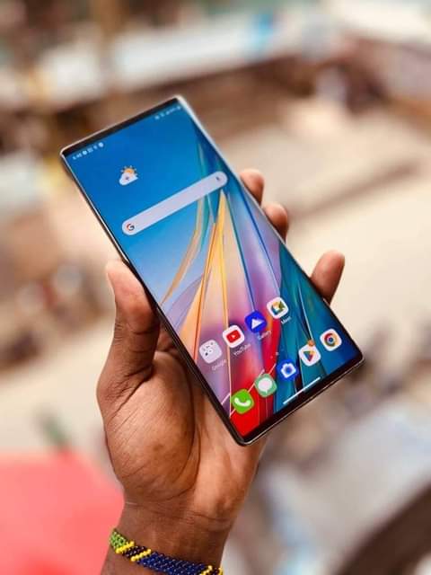 A picture of Lg wing 5g