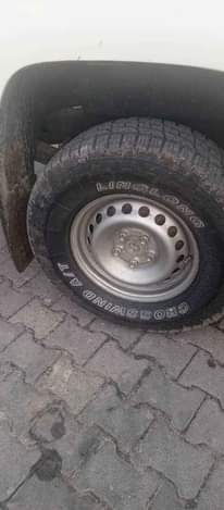 A picture of Amarok imefungwa injin ya Toyota hilux manual inatumia diesel 25M