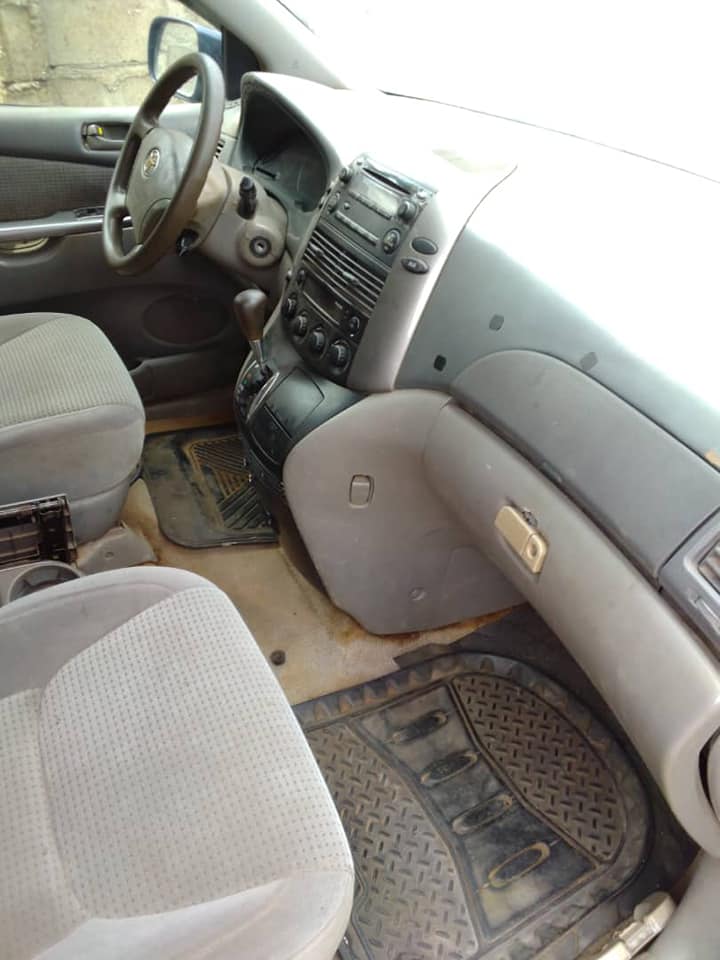 A picture of  Neatly Nigerian used Toyota Sienna 2005 model