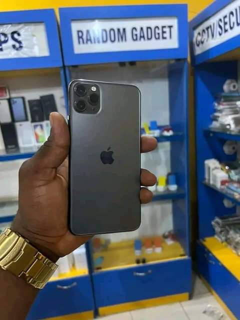 A picture of Iphone 11 pro max