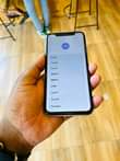 A picture of I phone x gb 256