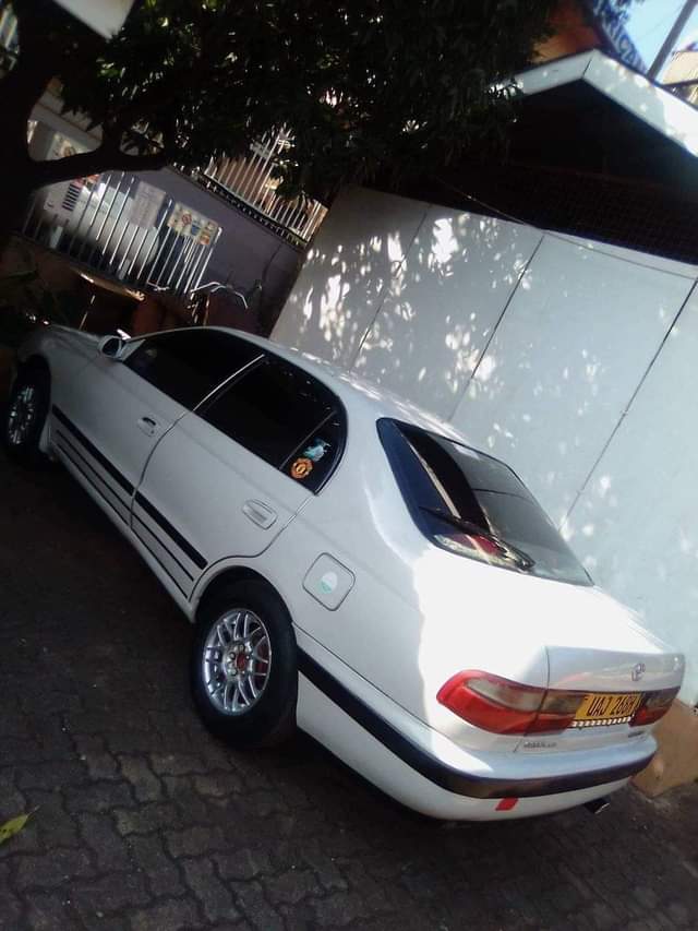 A picture of 1998 Toyota Corona St 190 Pearl white